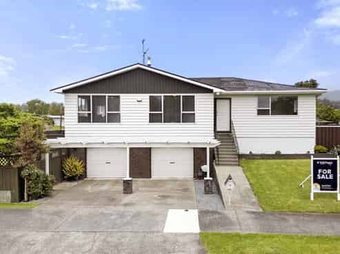4 Monterey Place, Totara Park