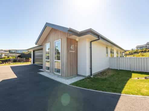 41 Meadowstone Street, Gleniti