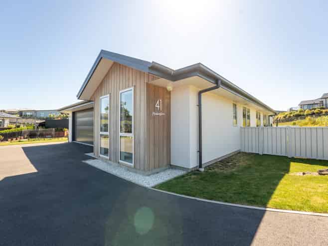 41 Meadowstone Street, Gleniti