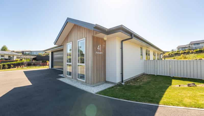 41 Meadowstone Street, Gleniti