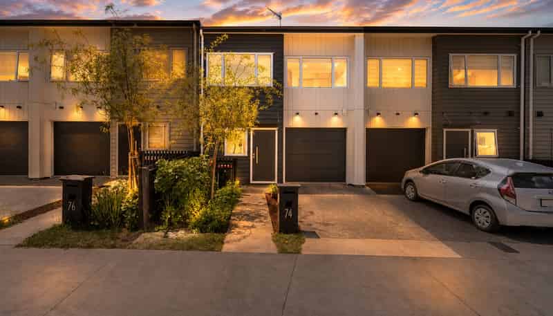 74 Paretaiuru Crescent, Papakura