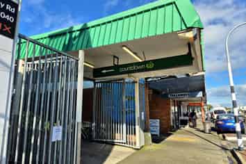 Brand new development – Anchored by Golden Apple