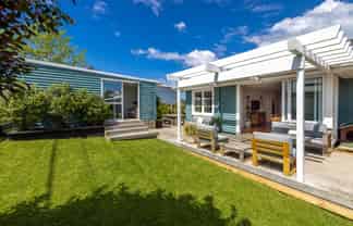 6 Alison Road, Surfdale