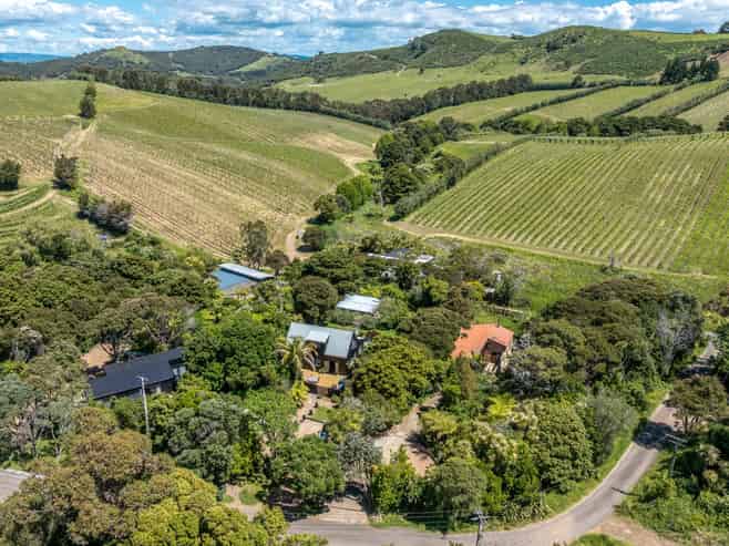 19 Te Makiri Road, Onetangi