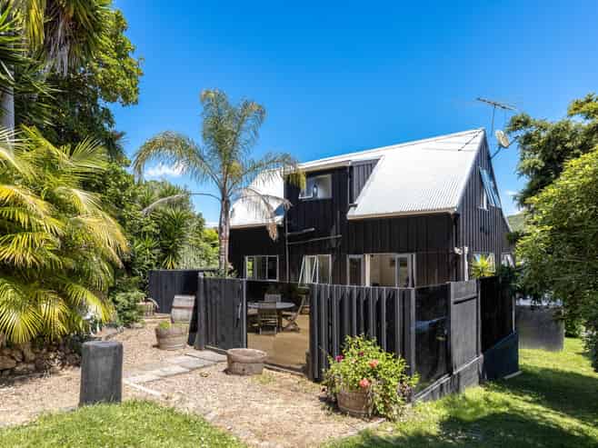 19 Te Makiri Road, Onetangi