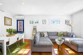 22 Beach Road, Northcote Point