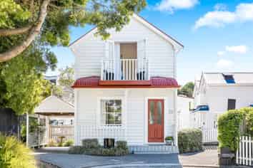 22 Beach Road, Northcote Point