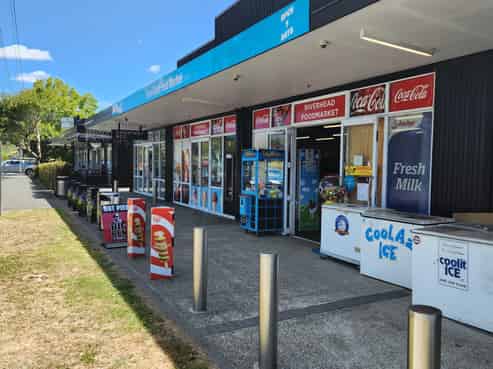 Prime retail/office in growing Riverhead