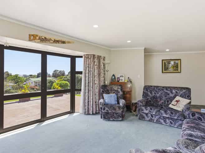 2 Sunset Terrace, Waikanae Beach