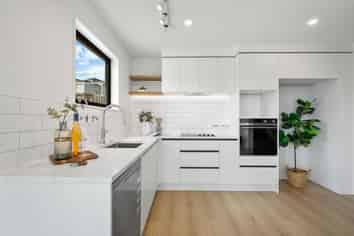 2/1090 Beach Road, Torbay