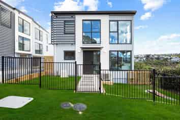 2/1090 Beach Road, Torbay