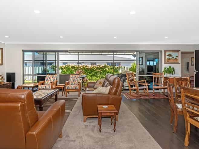 50 Sterling Park, Lytton West