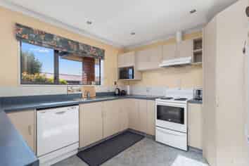 180 North Street, West End