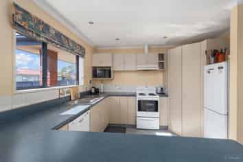 180 North Street, West End