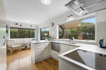 25 Matua Road, Matua