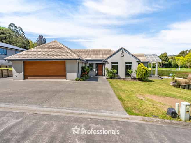 8 Tuhua Lane, Brown Owl