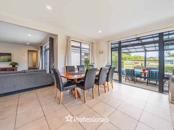 8 Tuhua Lane, Brown Owl