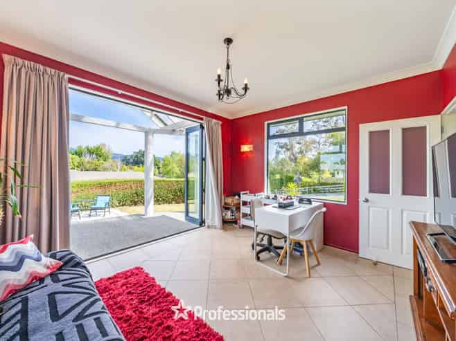 8 Tuhua Lane, Brown Owl