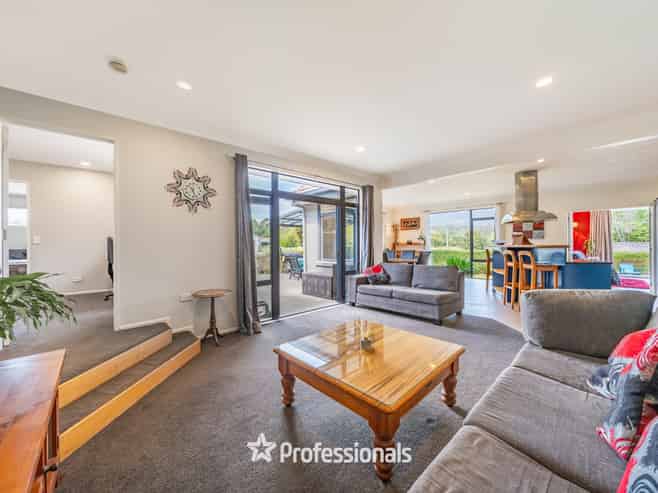 8 Tuhua Lane, Brown Owl