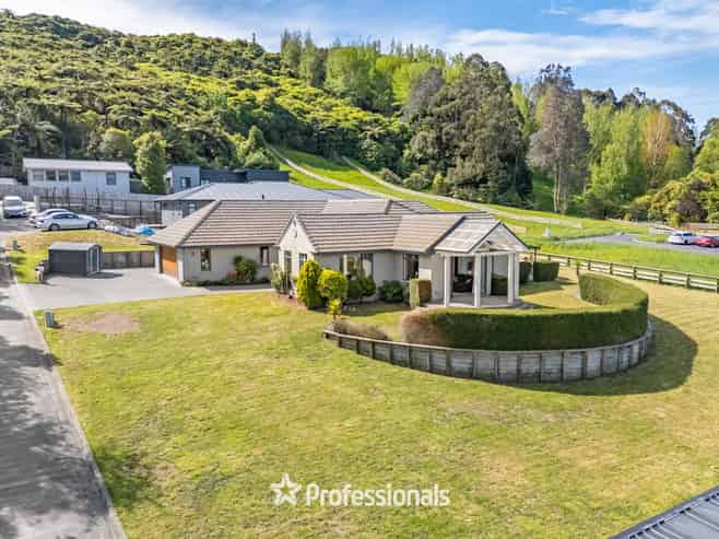 8 Tuhua Lane, Brown Owl