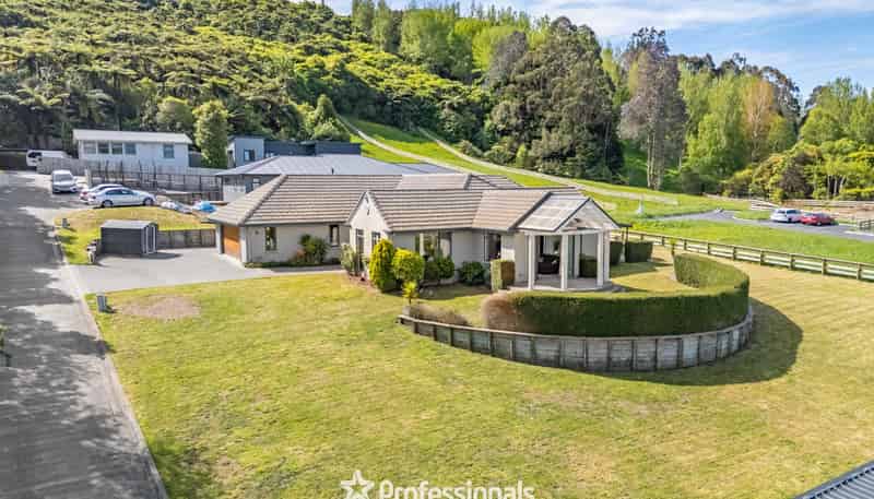 8 Tuhua Lane, Brown Owl