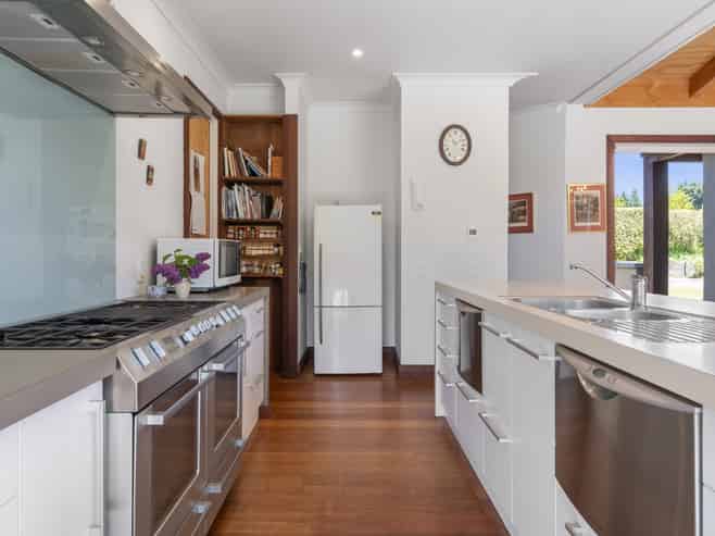 2/154 Mapara Road, Acacia Bay