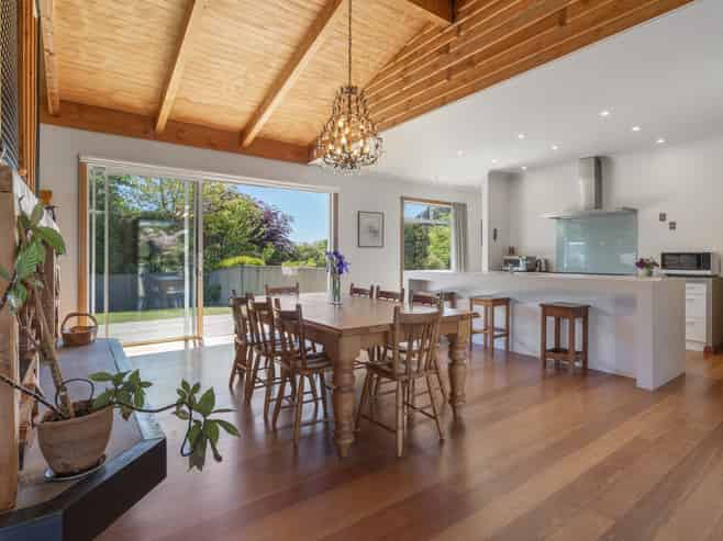 2/154 Mapara Road, Acacia Bay