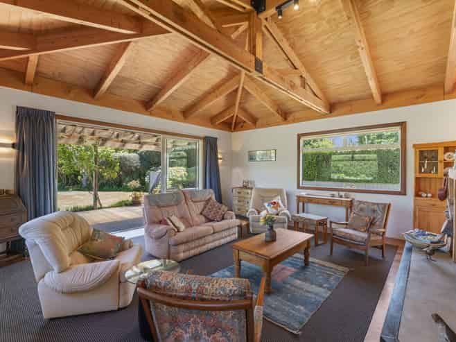 2/154 Mapara Road, Acacia Bay