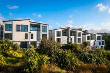 6/1090 Beach Road, Torbay