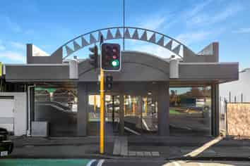 Be Seen  Be Busy  Be Here