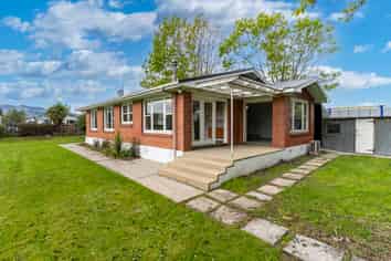 36 Dryden St, Milton