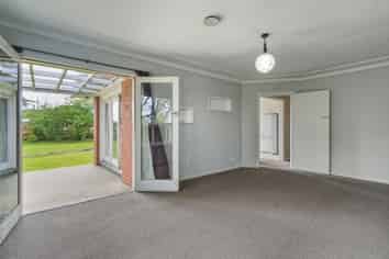 36 Dryden St, Milton