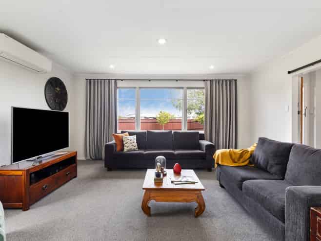 19 Battersea Place, Roslyn