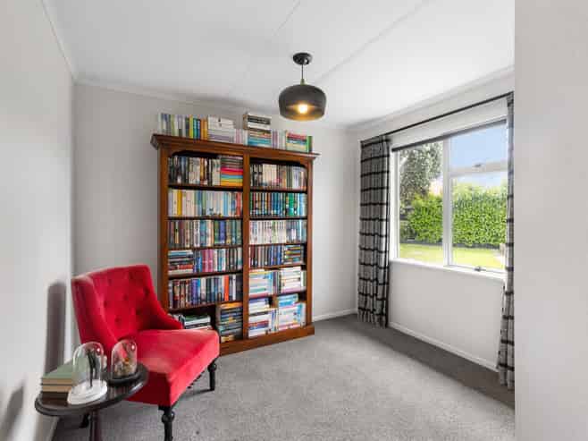 19 Battersea Place, Roslyn