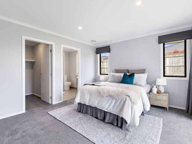 202 Pacific Drive, Fitzherbert