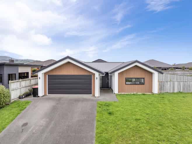 202 Pacific Drive, Fitzherbert