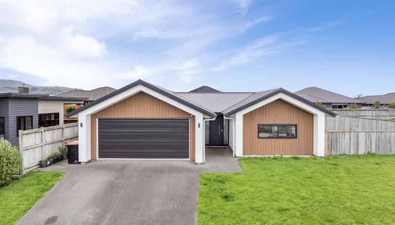 202 Pacific Drive, Fitzherbert