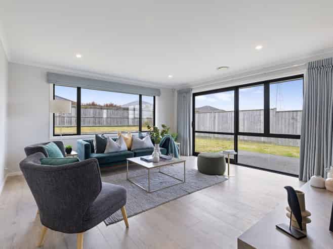 202 Pacific Drive, Fitzherbert