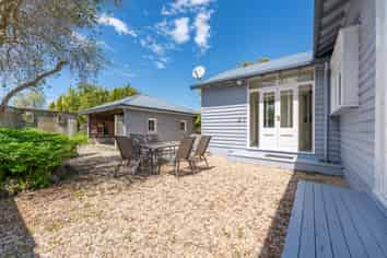 10 Preston Street, West End