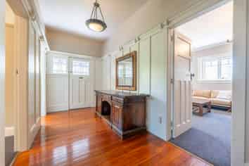 10 Preston Street, West End