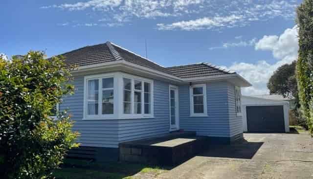 7 Christmas Road , Manurewa