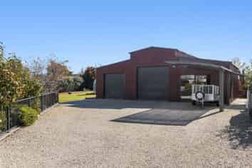 11 School Road, Riverlands