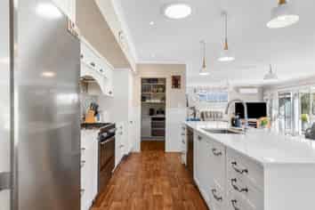 11 School Road, Riverlands