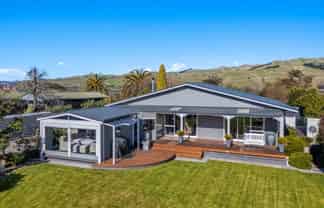11 School Road, Riverlands