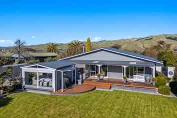 11 School Road, Riverlands