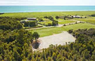 8 Chesterfield Road, Awatuna