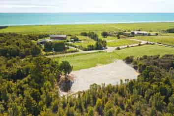 8 Chesterfield Road, Awatuna