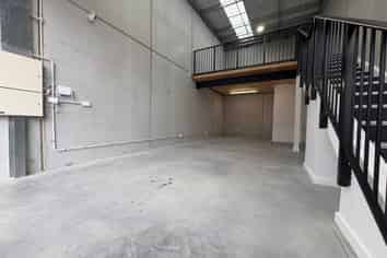 91m2 Multi-use unit with two carparks: 