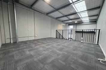 91m2 Multi-use unit with two carparks: 