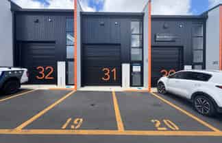 91m2 Multi-use unit with two carparks: 